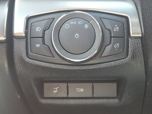 Used 2018 Ford Explorer XLT w/ Equipment Group 202A AWD/4WD image 29