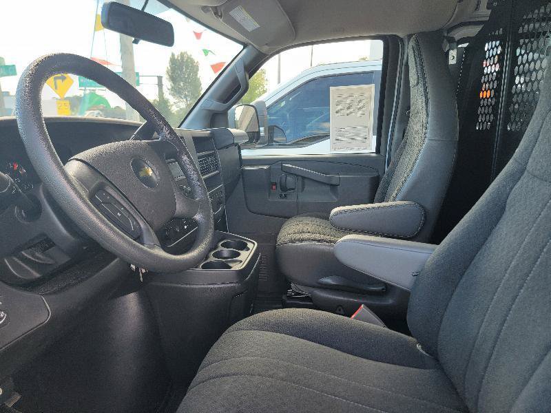 Used 2025 Chevrolet Express 2500 w/ Driver Convenience Package RWD image 2