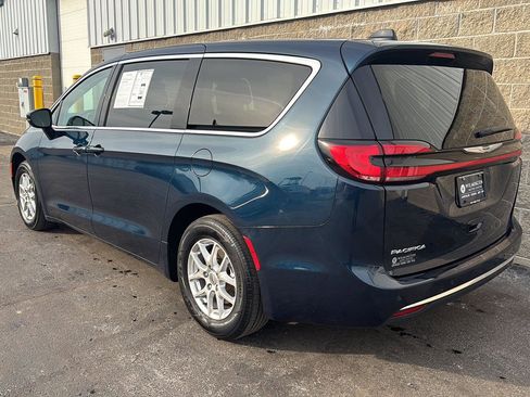 Used 2024 Chrysler Pacifica Touring-L image 38