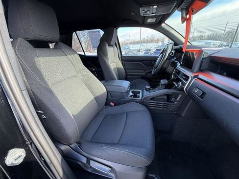 Used 2025 Toyota 4Runner SR5 AWD/4WD image 18
