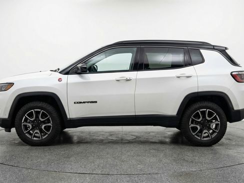 Used 2025 Jeep Compass Trailhawk AWD/4WD image 5