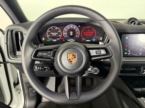 Certified 2025 Porsche Cayenne 3.0T image 37