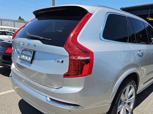 Used 2017 Volvo XC90 T6 Inscription w/ Vision Package AWD/4WD image 2
