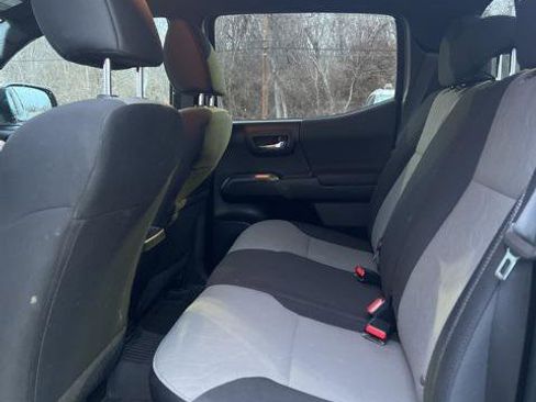 Certified 2021 Toyota Tacoma TRD Off-Road image 8