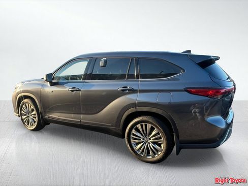Used 2020 Toyota Highlander Platinum AWD/4WD image 3