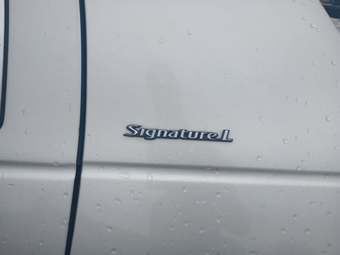 Used 2008 Lincoln Town Car Signature L image 14