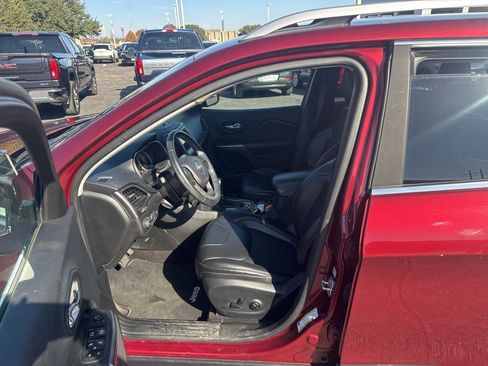 Used 2019 Jeep Cherokee Latitude Plus w/ Comfort/Convenience Group image 11