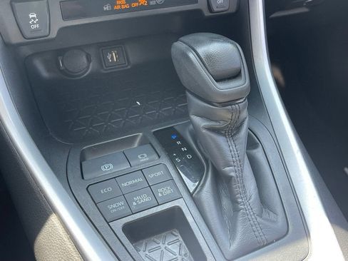 Used 2025 Toyota RAV4 LE AWD/4WD image 11