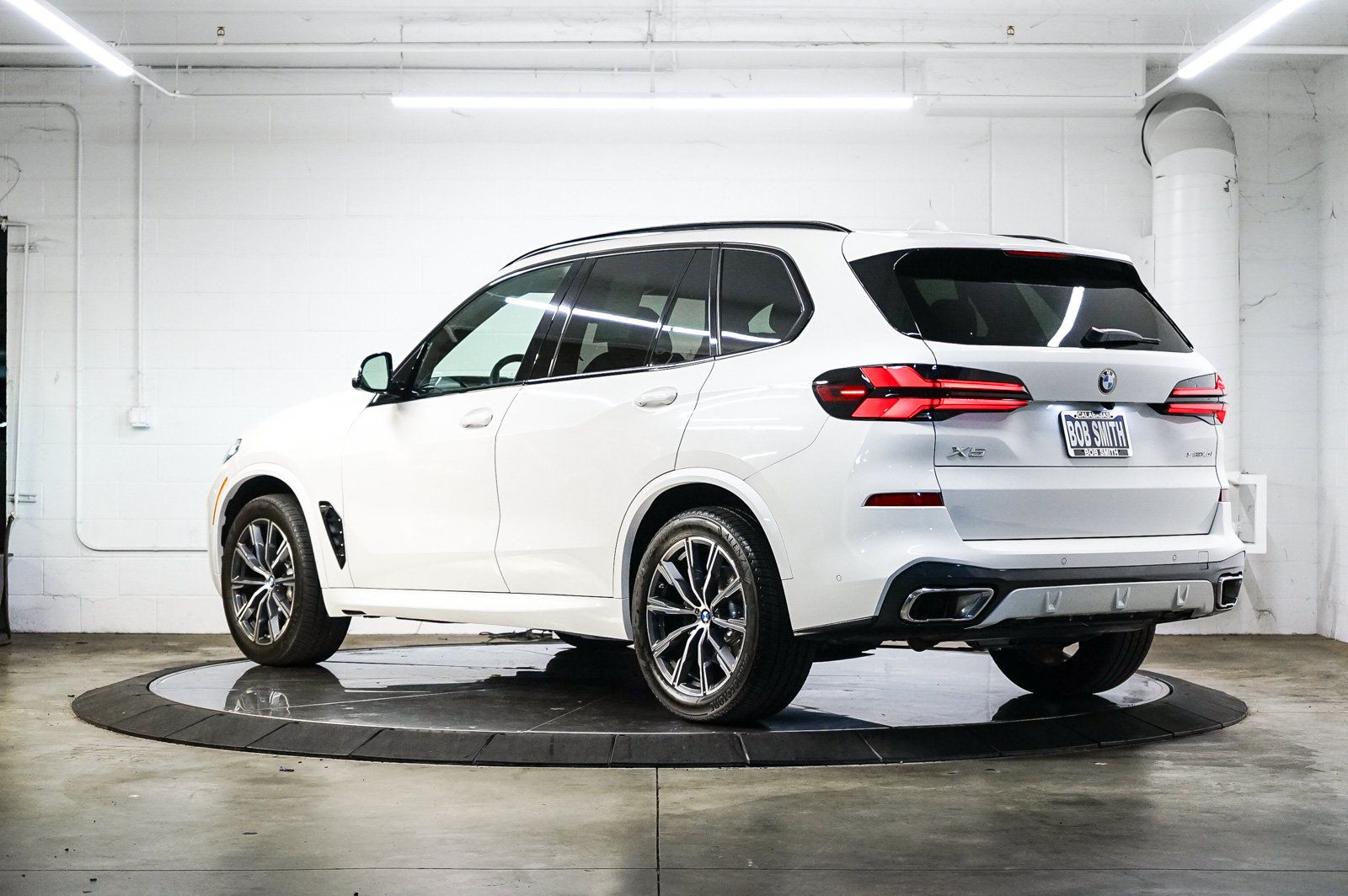 Certified 2024 BMW X5 sDrive40i w/ M Sport Package RWD image 4