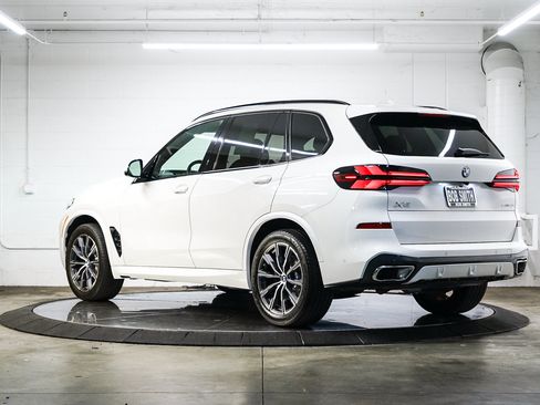 Used 2024 BMW X5 sDrive40i w/ M Sport Package RWD image 4