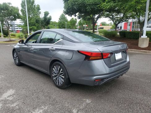 Certified 2025 Nissan Altima 2.5 SV FWD image 3