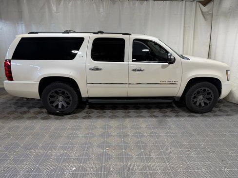 Used 2014 Chevrolet Suburban LTZ image 9