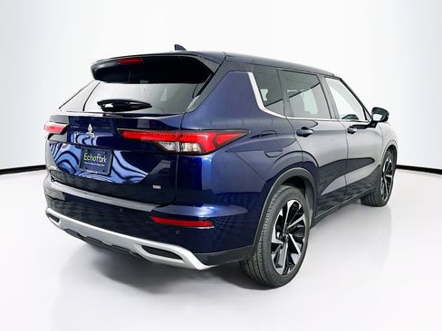 Used 2023 Mitsubishi Outlander SE image 9