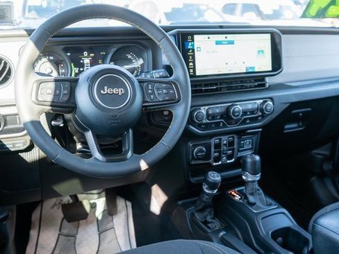 Used 2024 Jeep Wrangler Unlimited w/ Convenience Group image 12