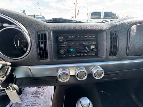 Used 2004 Chevrolet SSR w/ Preferred Equipment Group image 21