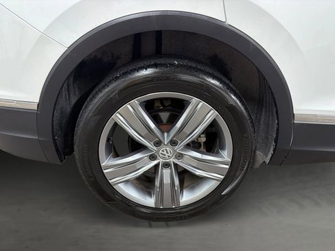 Used 2018 Volkswagen Tiguan SEL Premium FWD image 17