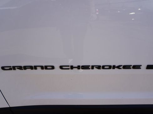 Used 2023 Jeep Grand Cherokee Altitude image 30