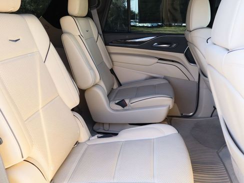 Used 2021 Cadillac Escalade Premium Luxury w/ Performance Package image 31