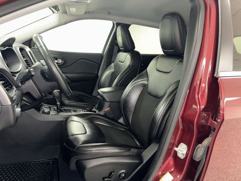 Used 2019 Jeep Cherokee Latitude Plus w/ Cold Weather Group image 10