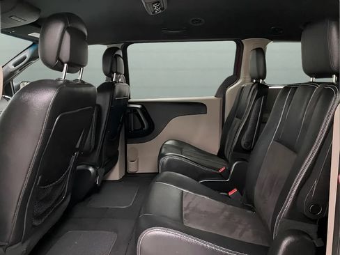Used 2019 Dodge Grand Caravan SXT FWD image 11