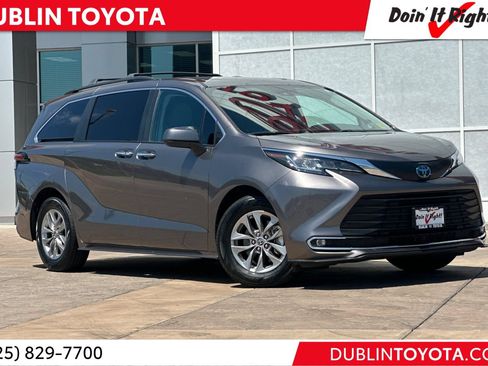 Certified 2022 Toyota Sienna XLE w/ XLE Plus Package FWD image 1