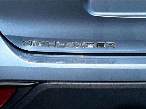 Used 2023 Toyota Highlander XLE AWD/4WD image 9