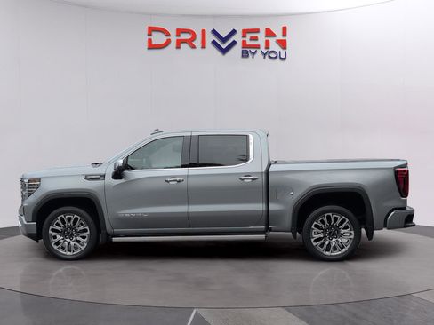 Used 2024 GMC Sierra 1500 Denali Ultimate image 2