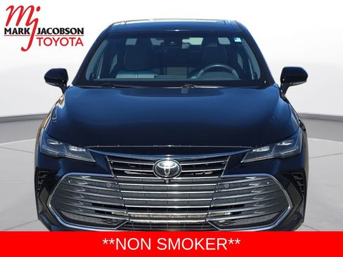 Used 2021 Toyota Avalon Limited image 2