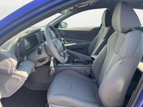 New 2025 Hyundai Elantra SE image 9