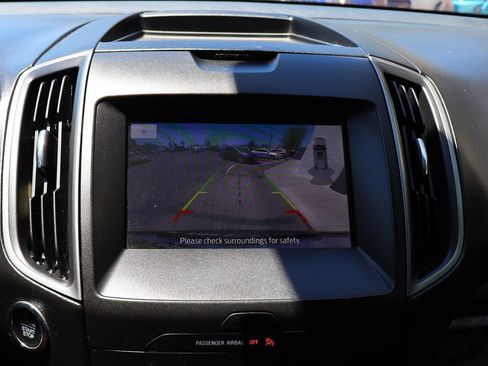 Used 2020 Ford Edge SE FWD image 47