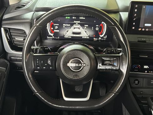 Used 2024 Nissan Rogue SL FWD image 4