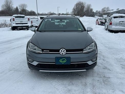 Used 2018 Volkswagen Golf Alltrack image 9