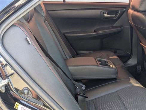 Used 2015 Toyota Camry SE image 18