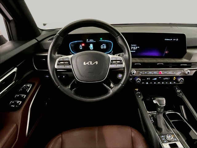 Used 2024 Kia Telluride EX w/ EX Captain's Chair Package AWD/4WD image 5