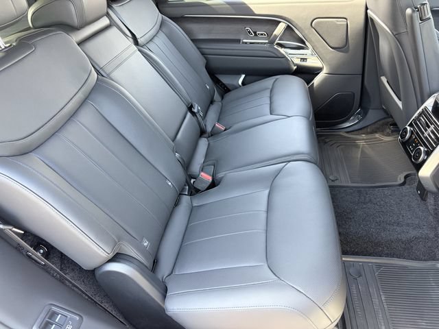 New 2026 Land Rover Range Rover Long Wheelbase SE AWD/4WD image 12