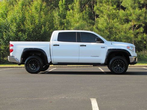 Used 2016 Toyota Tundra SR5 w/ SR5 Upgrade Package AWD/4WD image 4