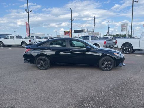 Used 2021 Hyundai Elantra SEL w/ Convenience Package FWD image 8
