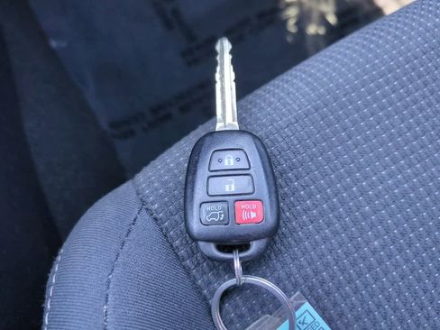 Used 2016 Toyota RAV4 XLE image 24