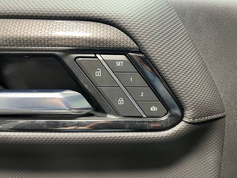 Used 2025 Chevrolet Silverado 2500 ZR2 w/ Technology Package image 16