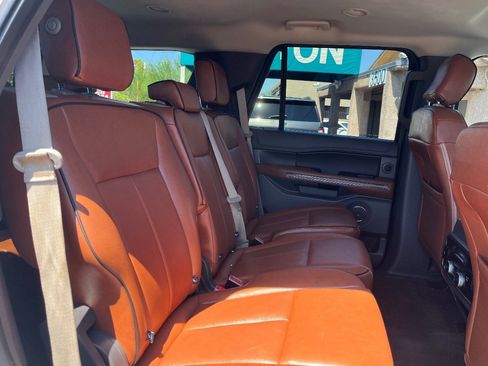 Used 2018 Ford Expedition XLT w/ Equipment Group 202A RWD image 34
