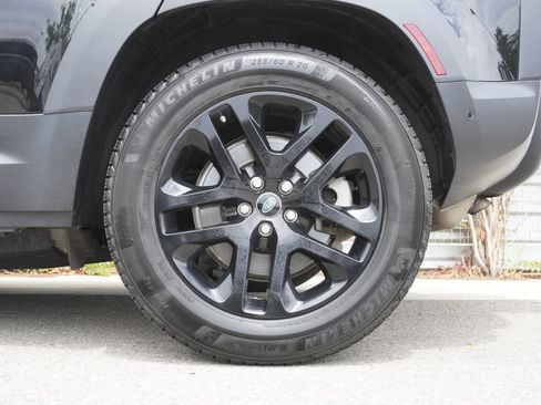 Used 2020 Land Rover Defender 110 HSE AWD/4WD image 33