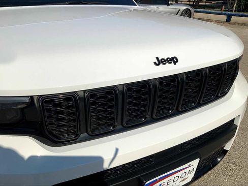 Used 2024 Jeep Grand Cherokee L Laredo image 59