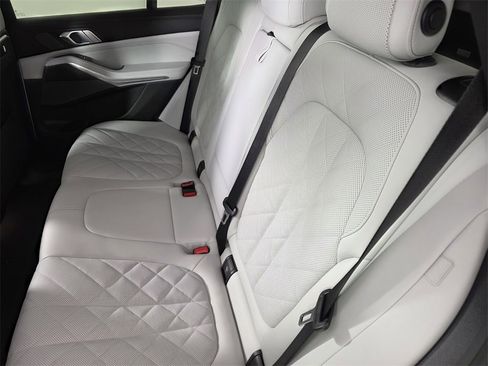 Used 2026 BMW X5 sDrive40i image 16
