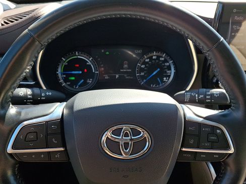 Used 2021 Toyota Highlander Limited image 21