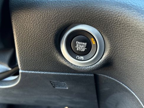 Used 2024 Chrysler Pacifica Limited w/ S Appearance Package image 28