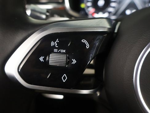 Used 2022 Jaguar F-PACE SVR image 45