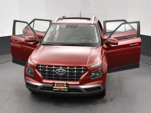 Used 2025 Hyundai Venue SEL FWD image 10