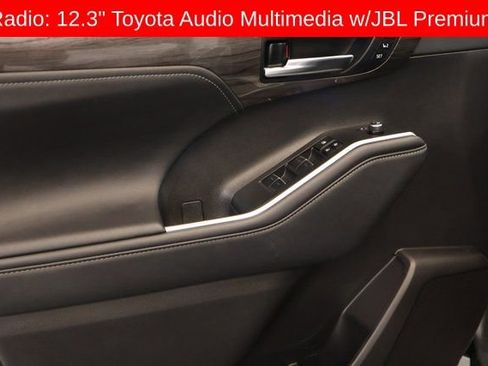 Used 2024 Toyota Highlander Limited image 11