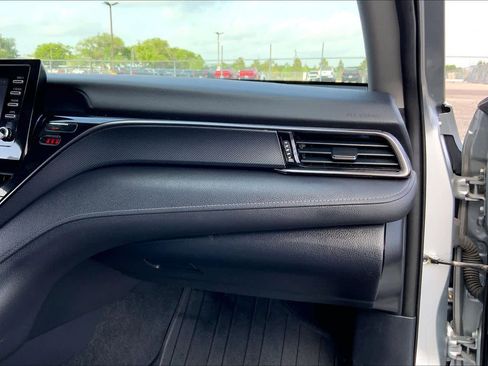 Used 2023 Toyota Camry SE image 18