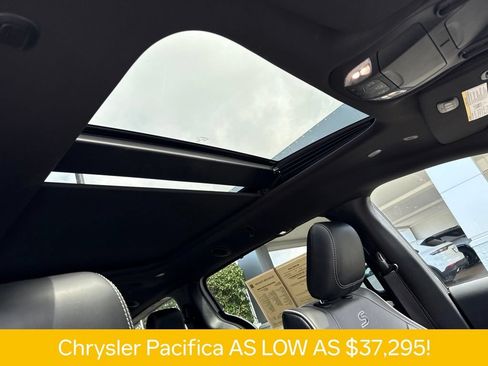 Used 2026 Chrysler Pacifica Limited w/ S Appearance Package FWD image 7
